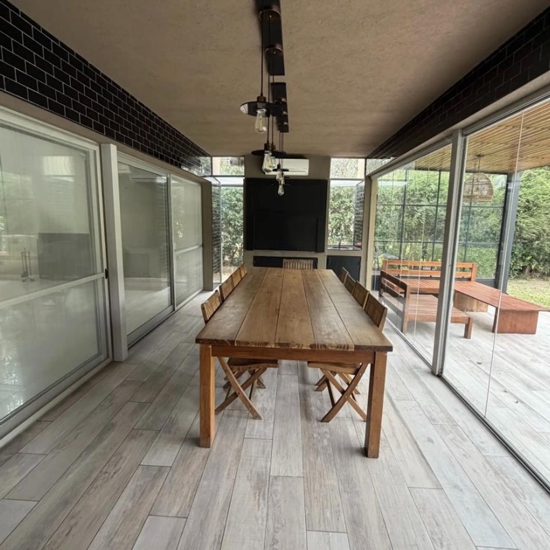 Casa 5 ambientes con 5 baños