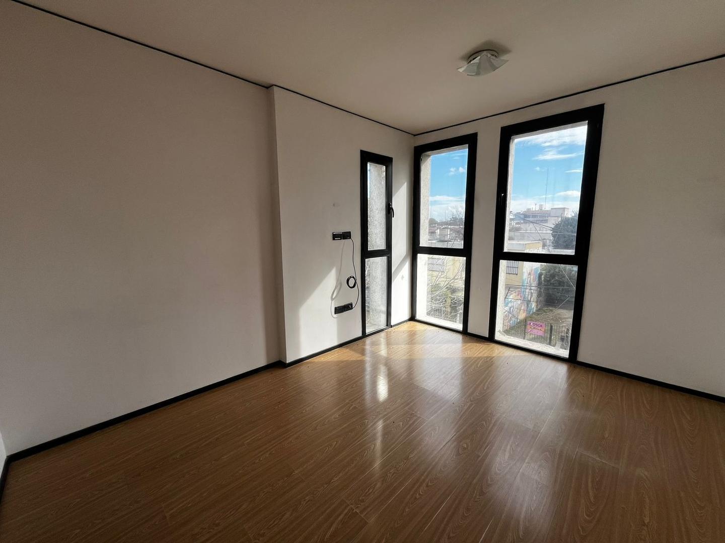 Hipolito Yrigoyen 074 , Piso 2