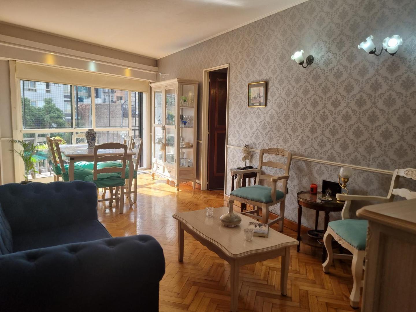 Soleado departamento al frente con balcòn corrido