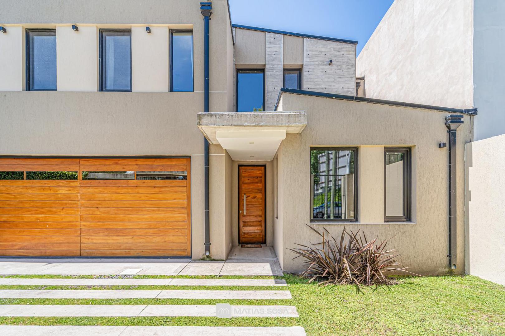 Casa 5 ambientes con 3 baños