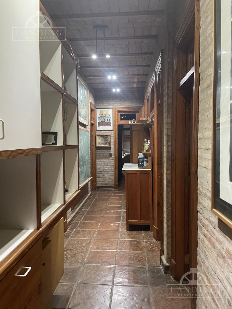 Casa en Venta con 4 cocheras