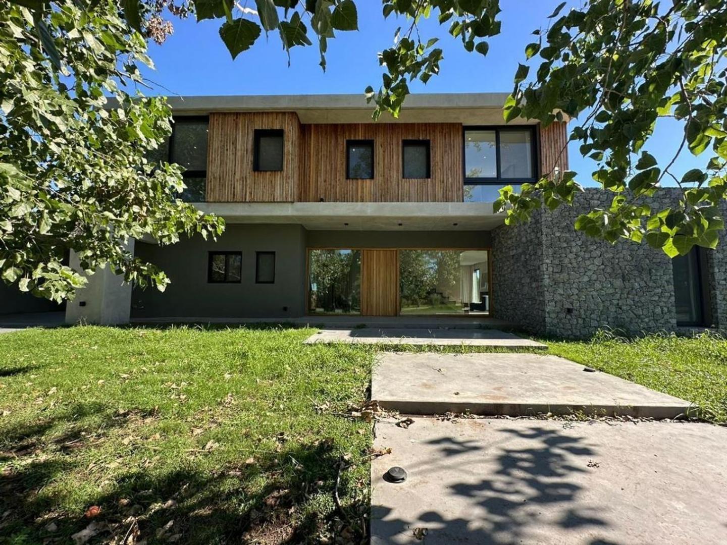 Base General Belgrano & Rodolfo Centanino