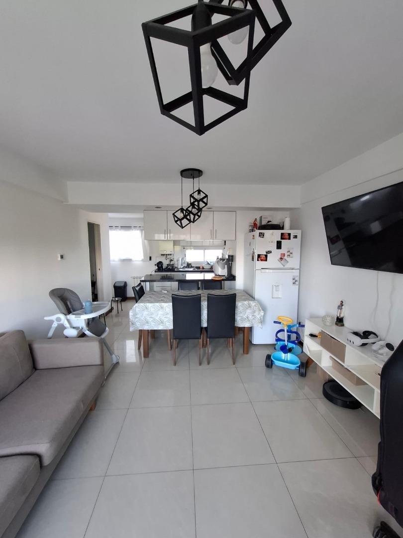 Departamento 3 ambientes con 2 baños