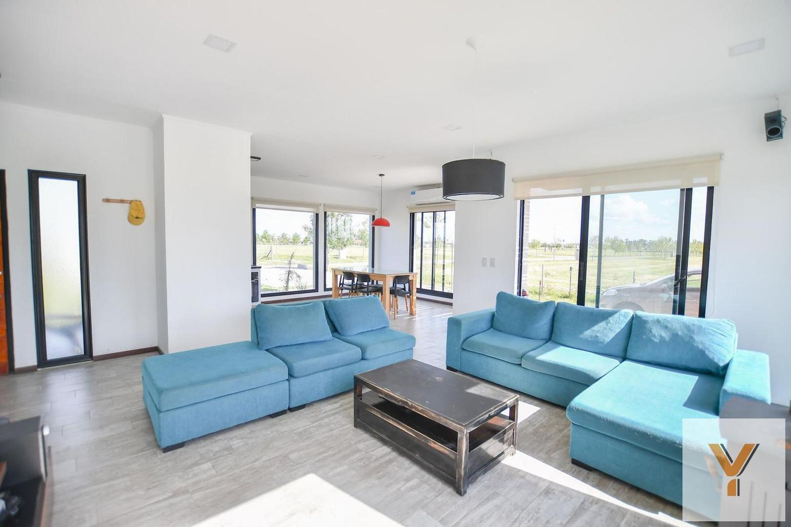 Casa 6 ambientes con 2 baños