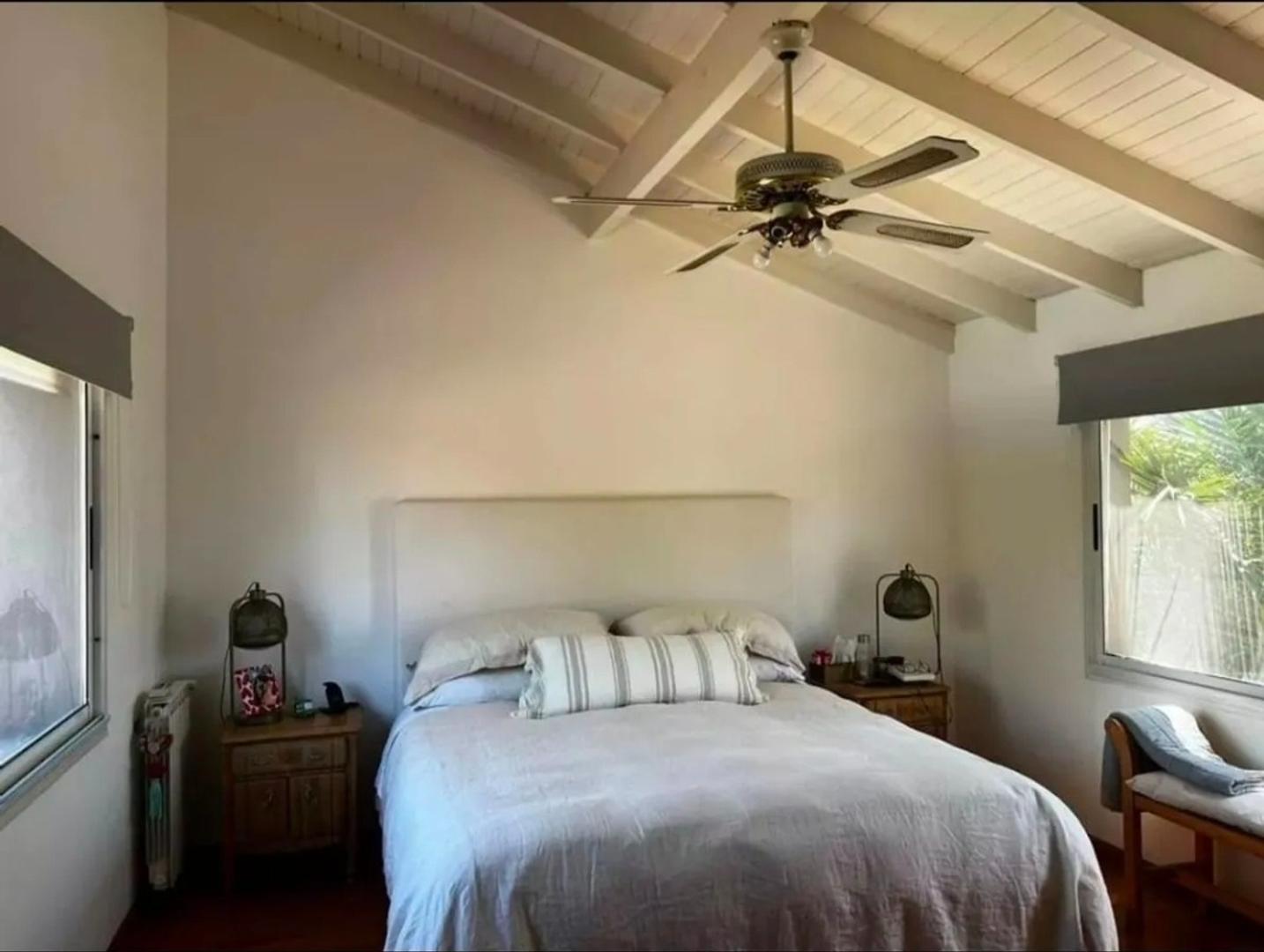 Casa en Alquiler con 2 cocheras