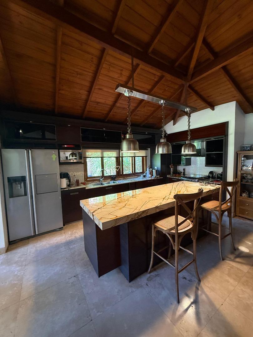 Importante Chalet en venta e P. Leloir - Gdor Udaondo 2300