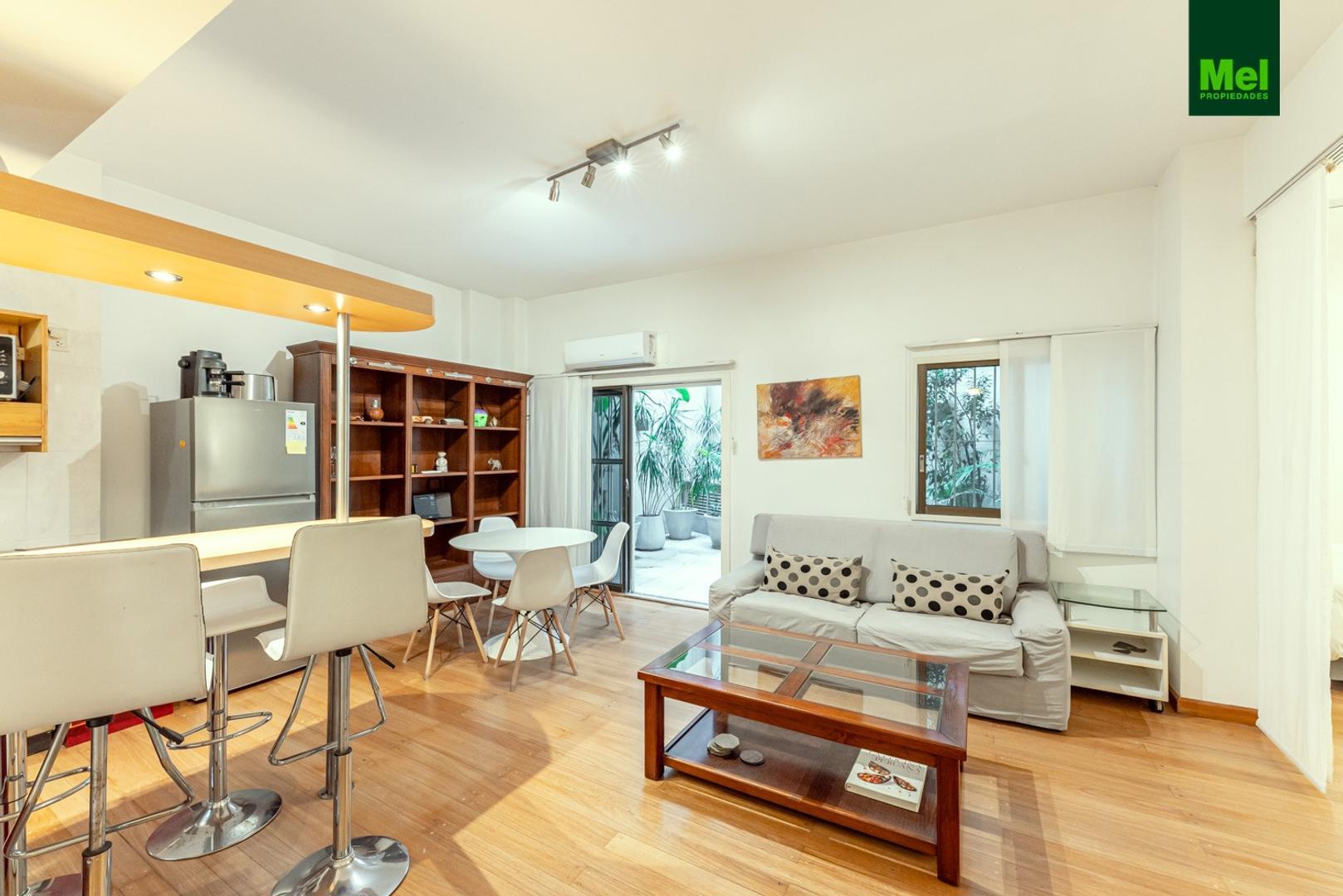 Monoambiente  moderno con patio amoblado y equipado