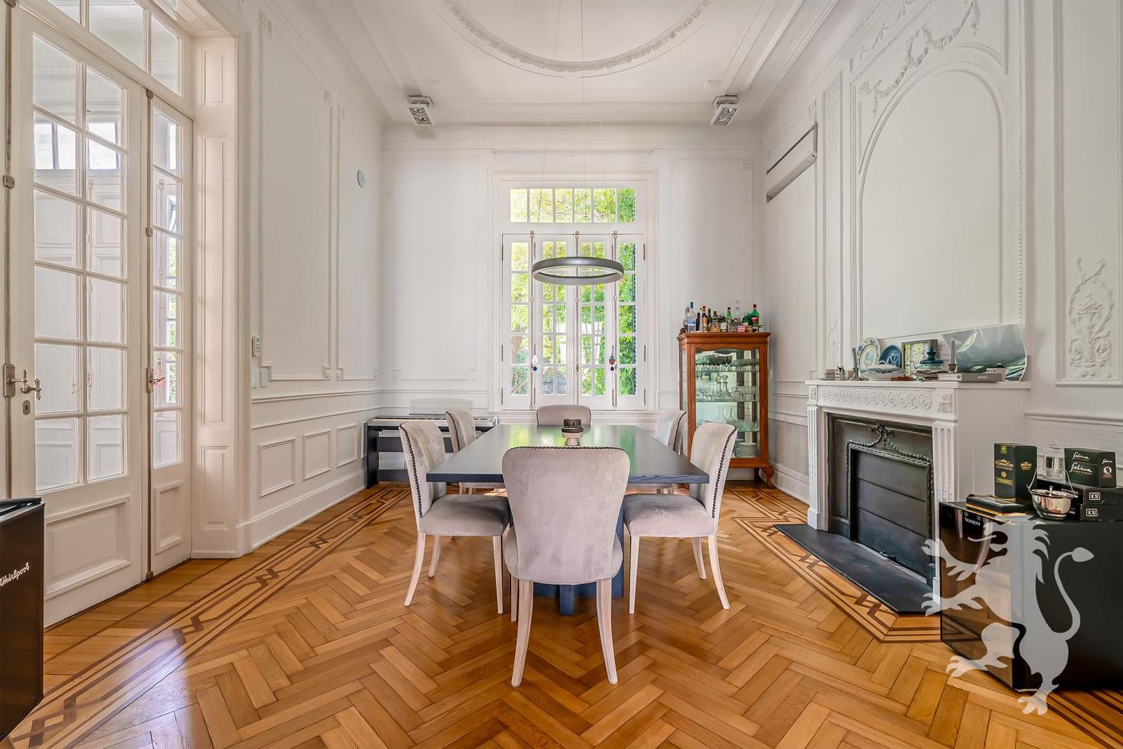 Casa 8 ambientes con 3 baños