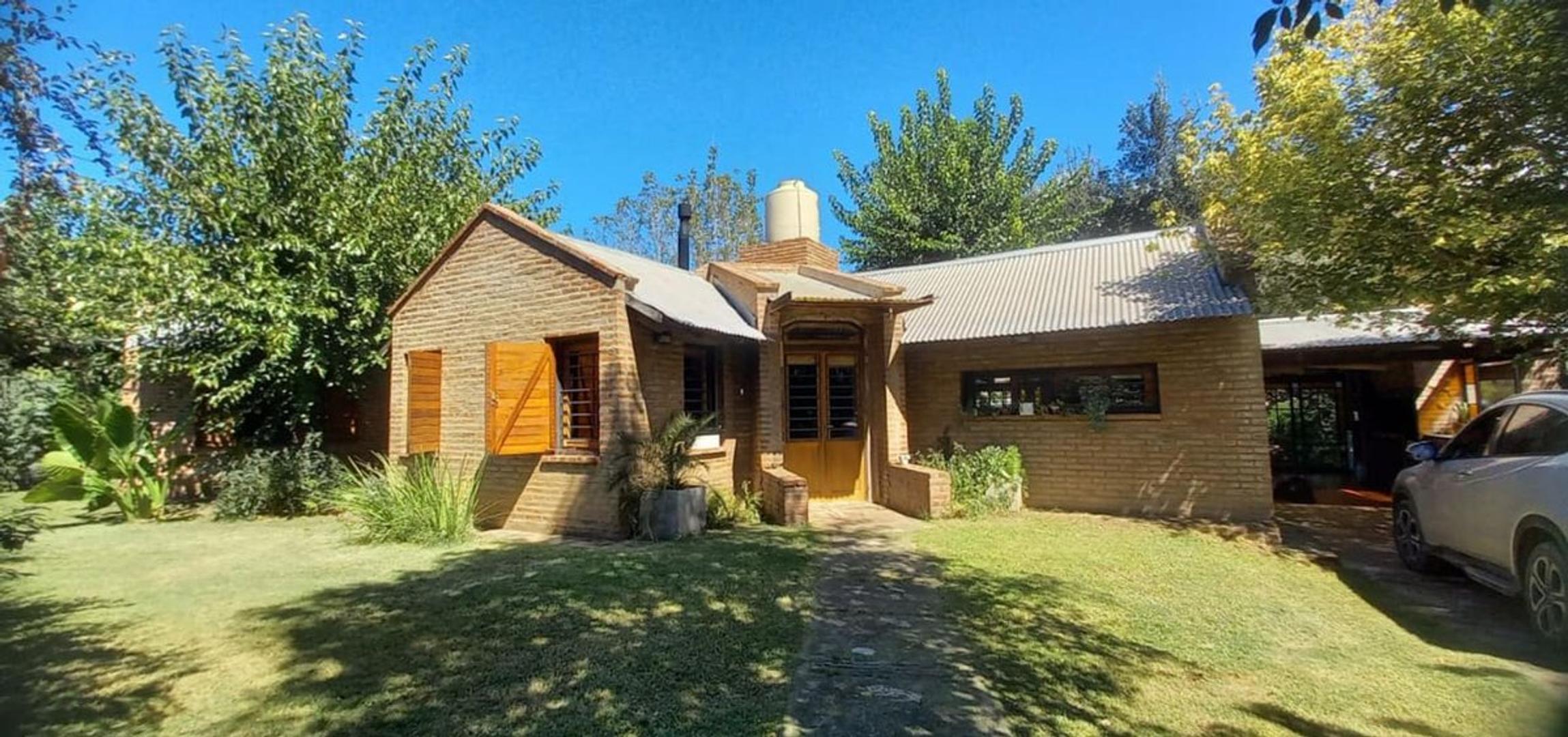 Casa 4 ambientes con 2 baños