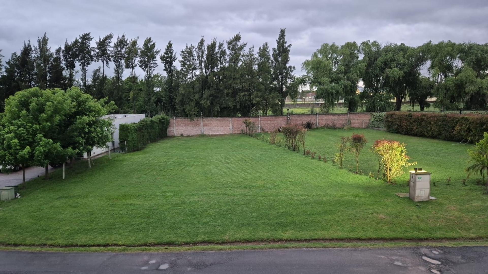 LOTE EN VENTA EN BARRIO LOS TRONCOS