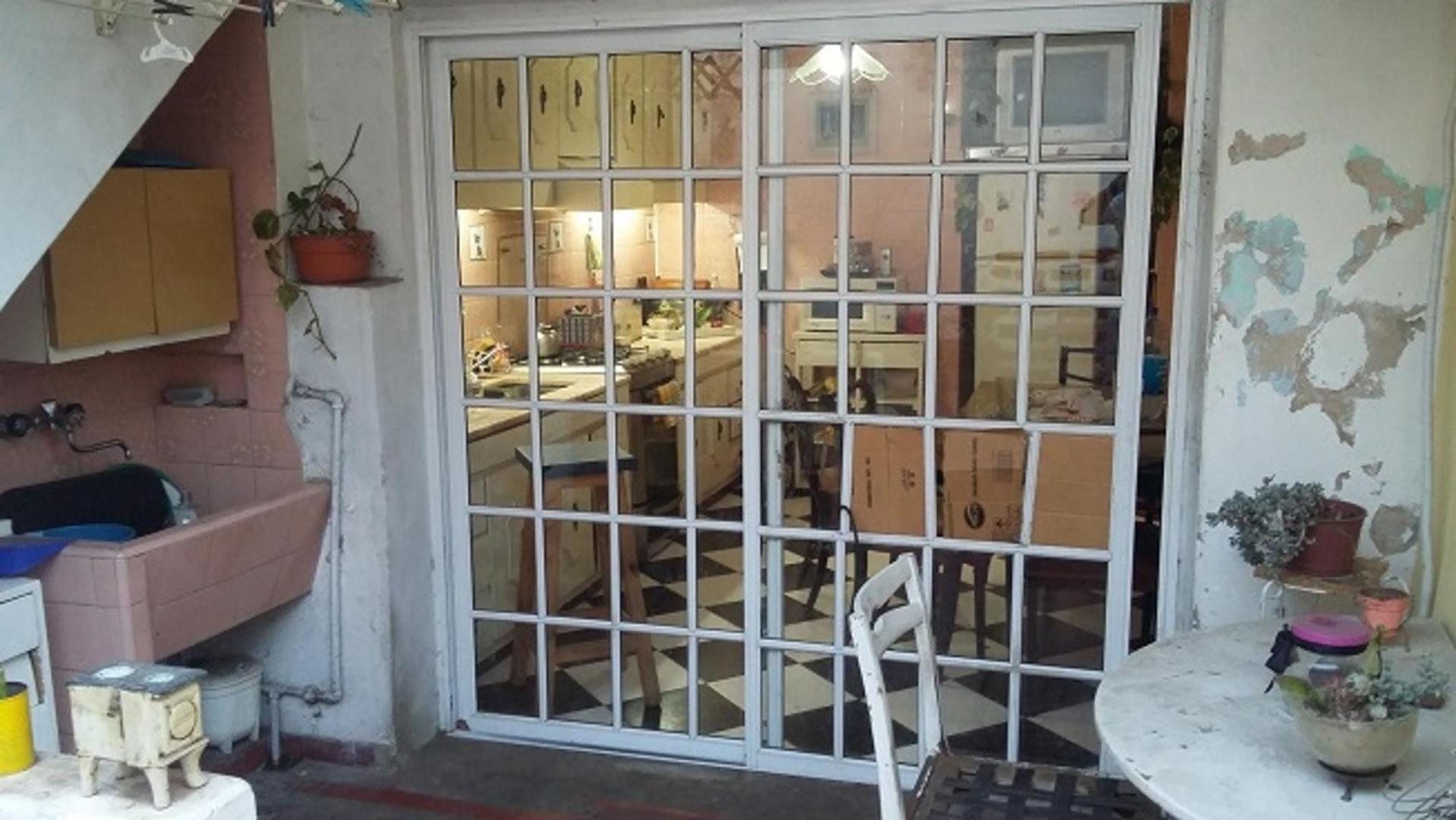 Casa 3 ambientes con 2 baños