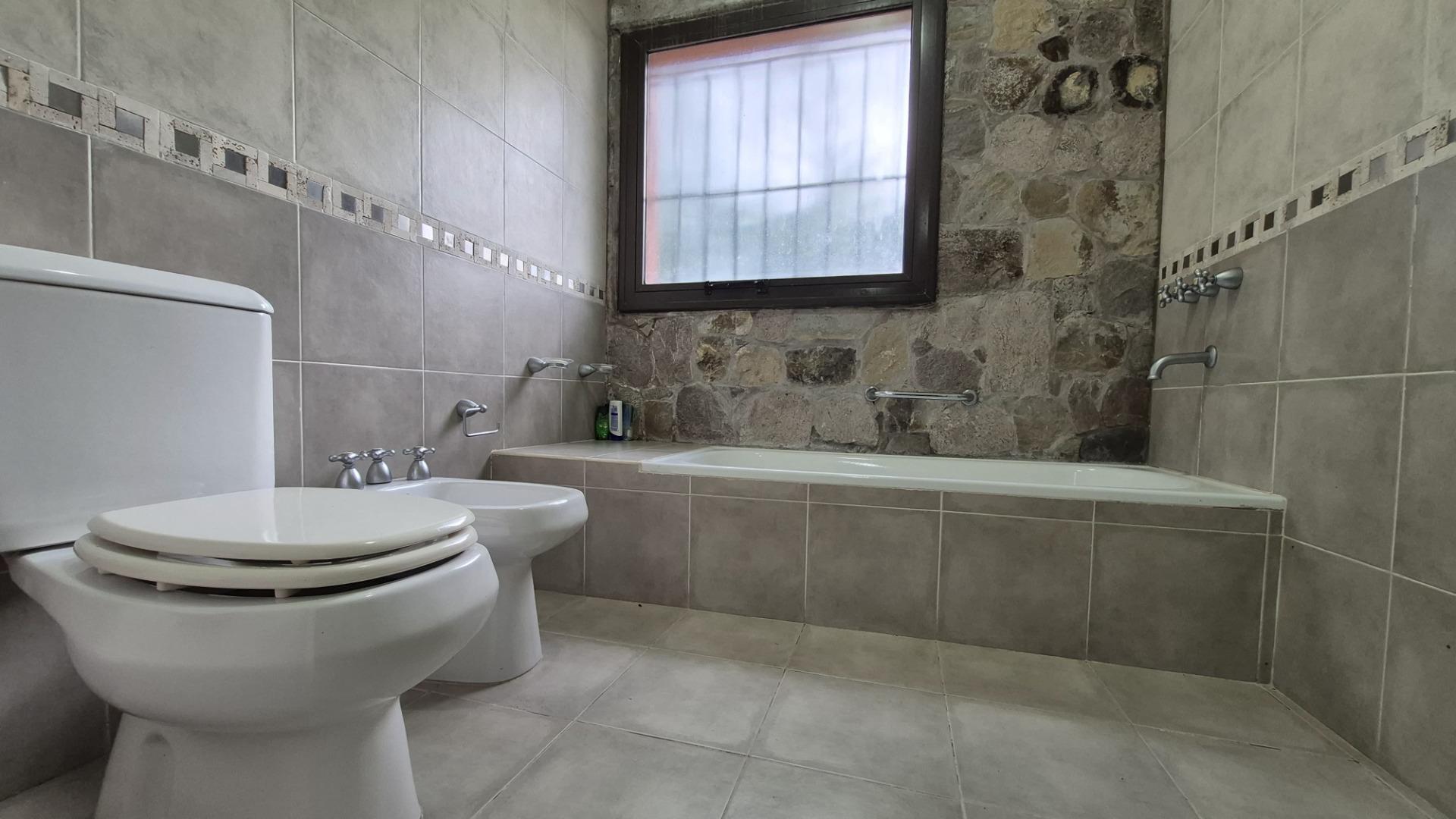 Casa 4 ambientes con 3 baños