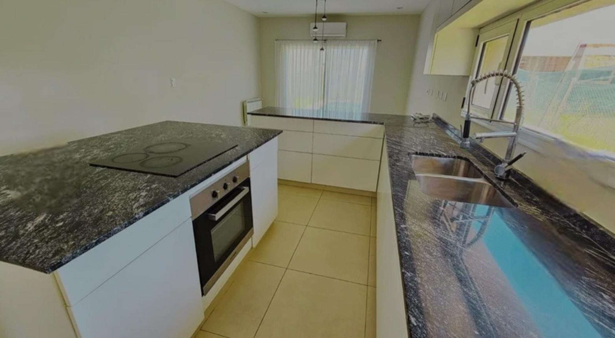 Casa 5 ambientes con 5 baños