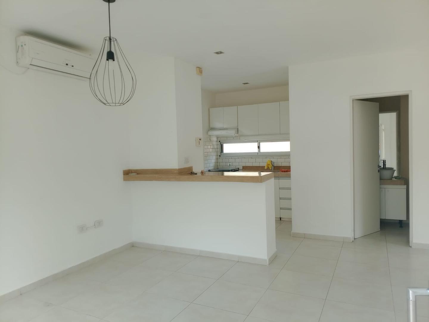 Venta de casa dos dormitorios, City Bell, La Plata