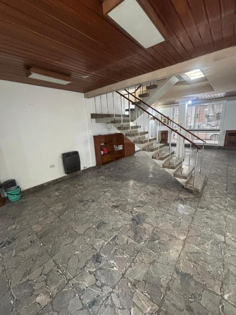 CASA DE CUATRO DORMITORIOS EN ALQUILER EN LA PLATA