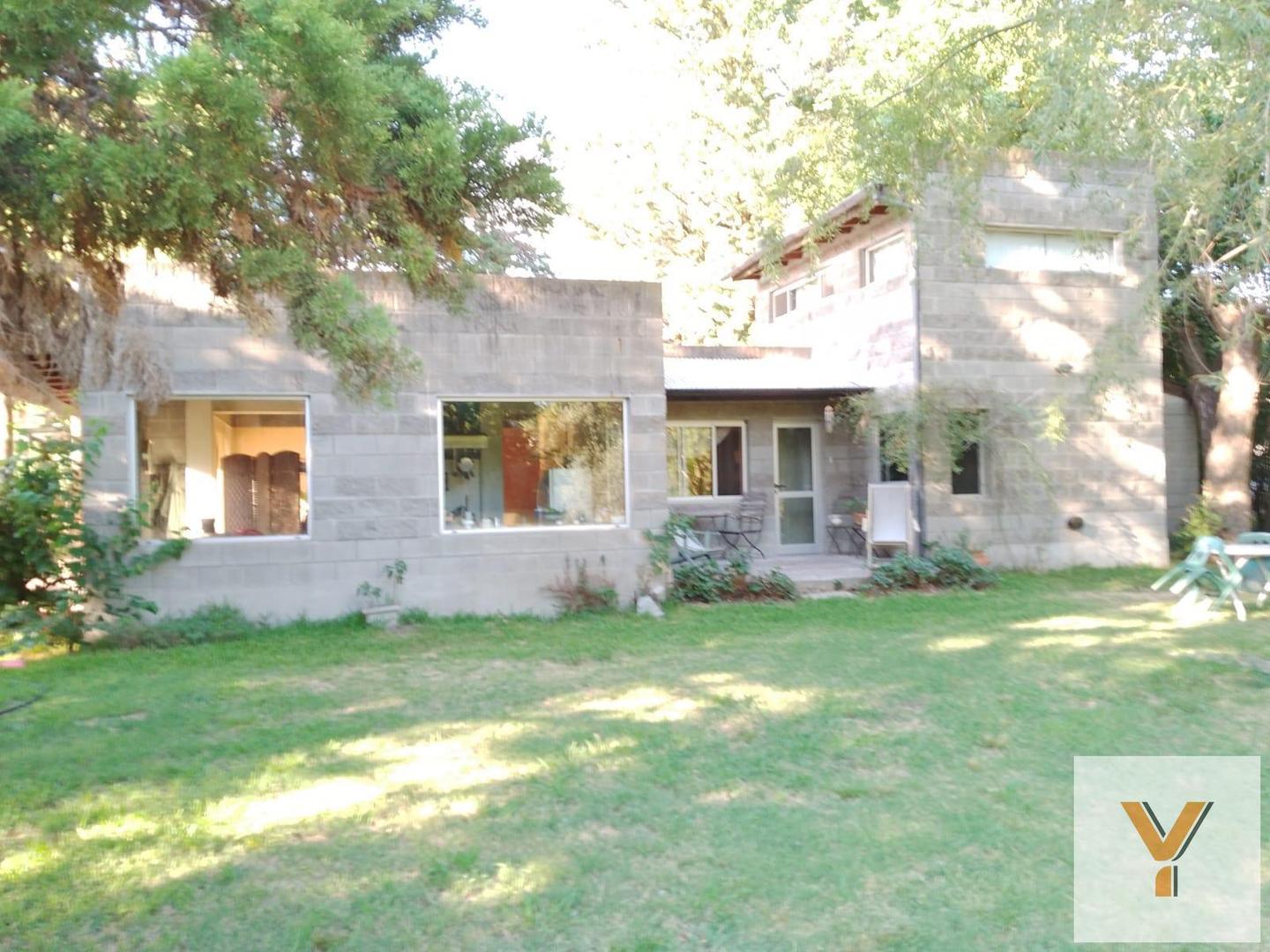 Casa en venta - 2 Dormitorios 2 Baños - Cochera - 3.237Mts2 - Exaltación de La Cruz