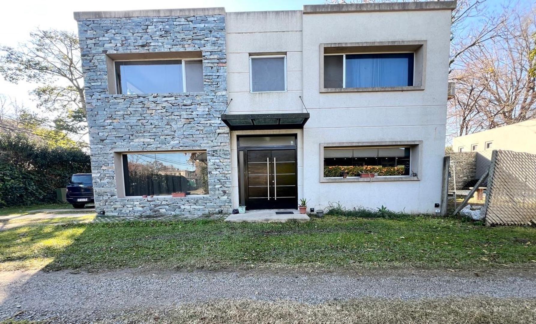 Casa 4 ambientes con 4 baños