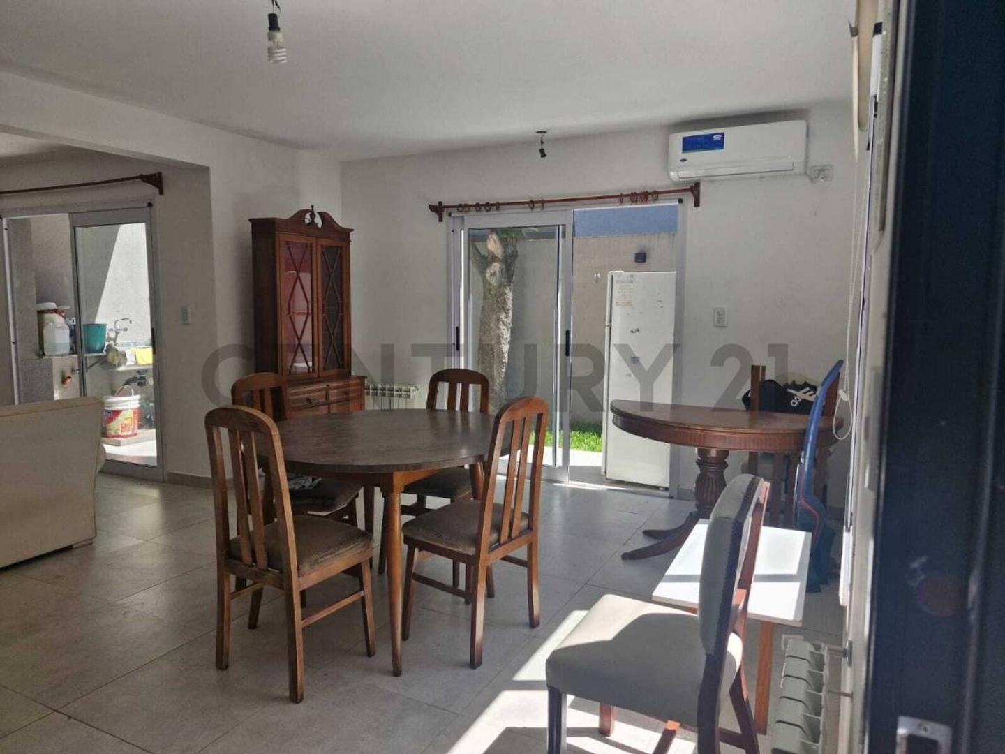 Angel Gallardo 500, Piso 0