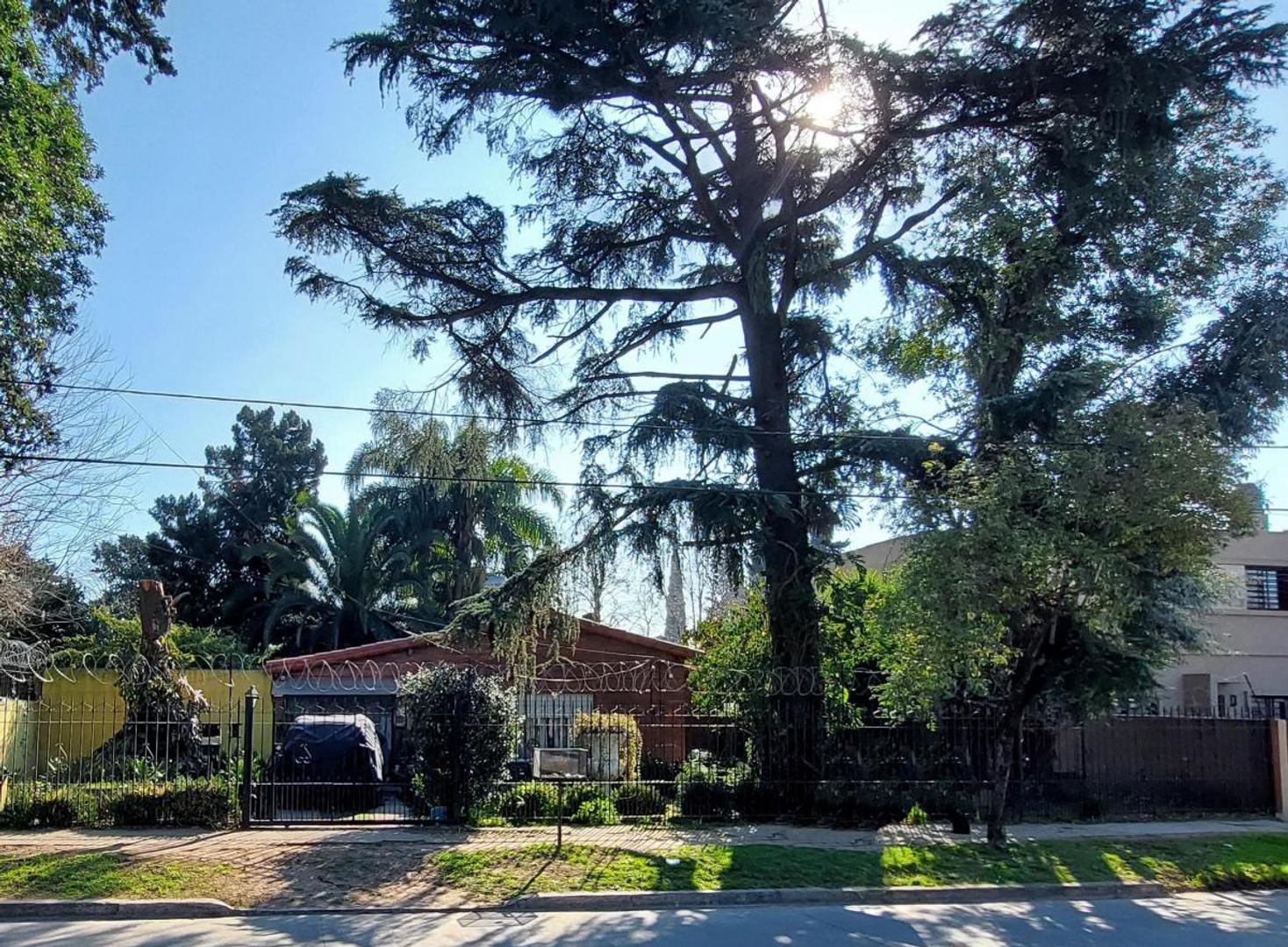 Haras Miriam - Casa con lote salida a dos calles - IDEAL INV