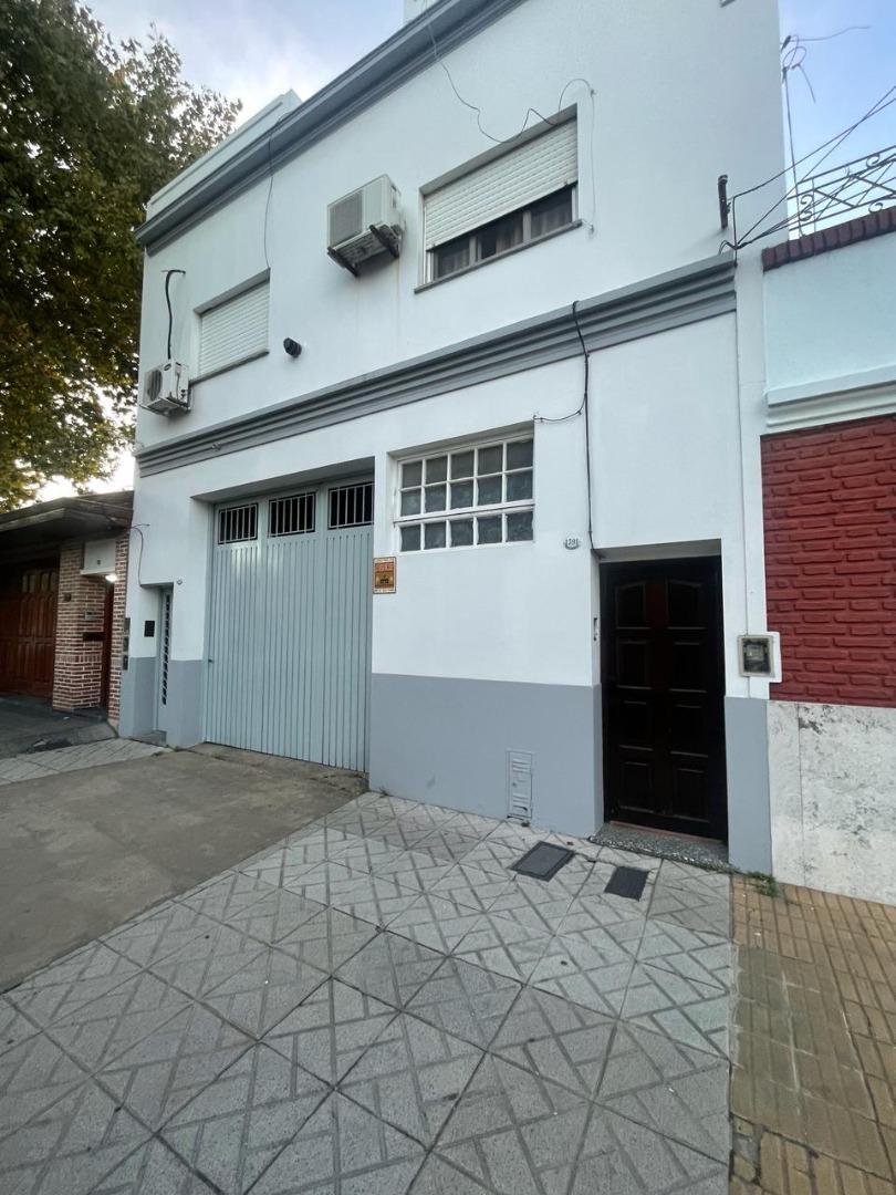 PH de 3 Ambientes con patio.