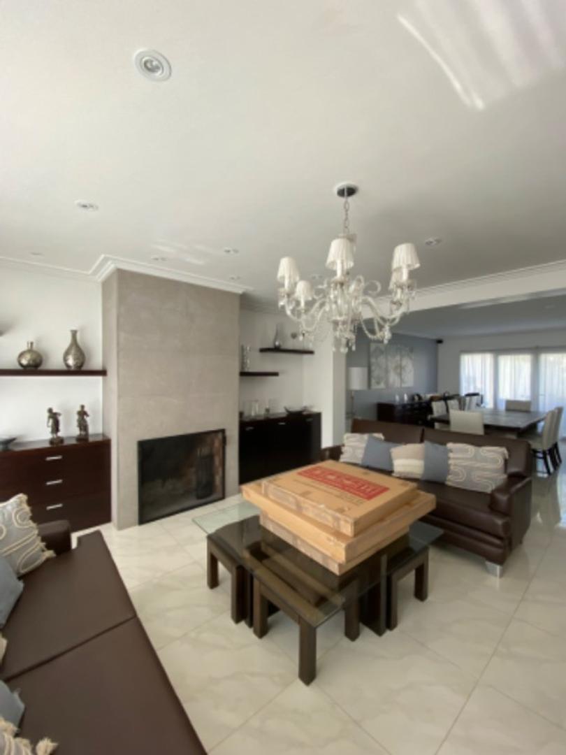 Casa en Venta en Divino Rostro, USD 890.000