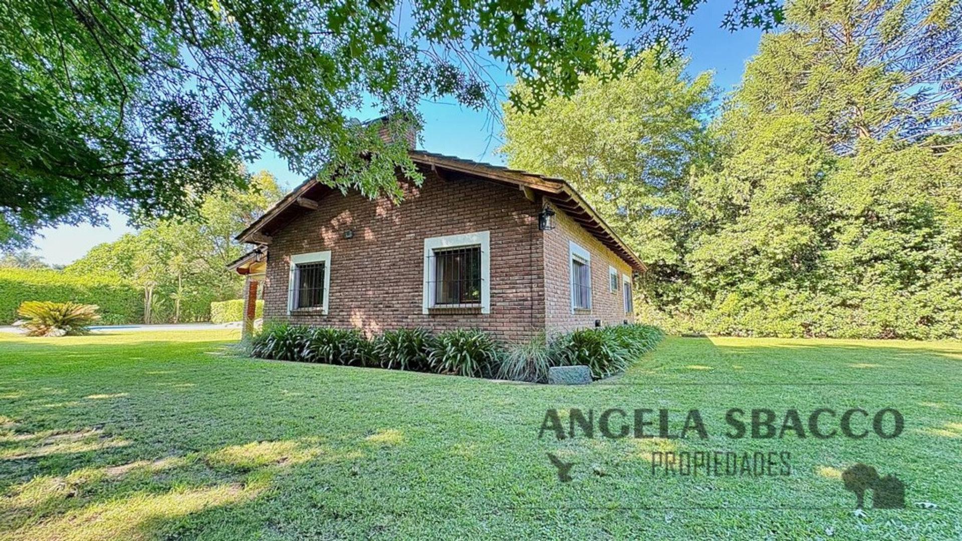 Hermosa Casa quinta en Barrio Parque El Remanso.