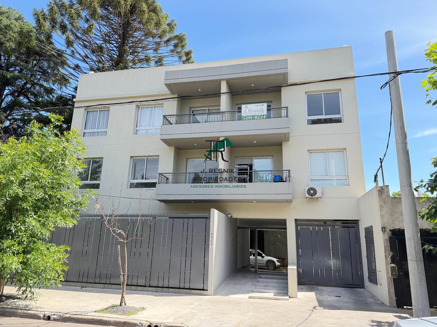 DEPARTAMENTO 2 AMBIENTES - COCHERA - BALCÓN ATERRAZADO