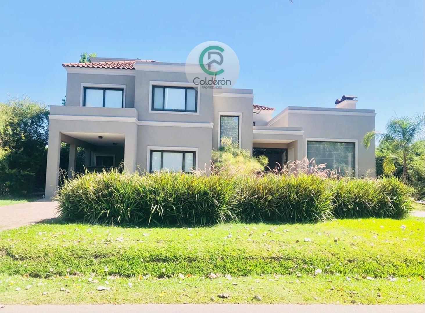 Casa  en Venta  en  Country Campos de Alvarez,