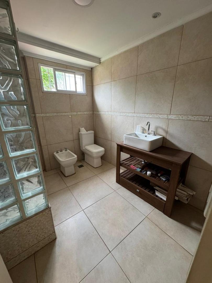 Casa en Venta con 3 cocheras