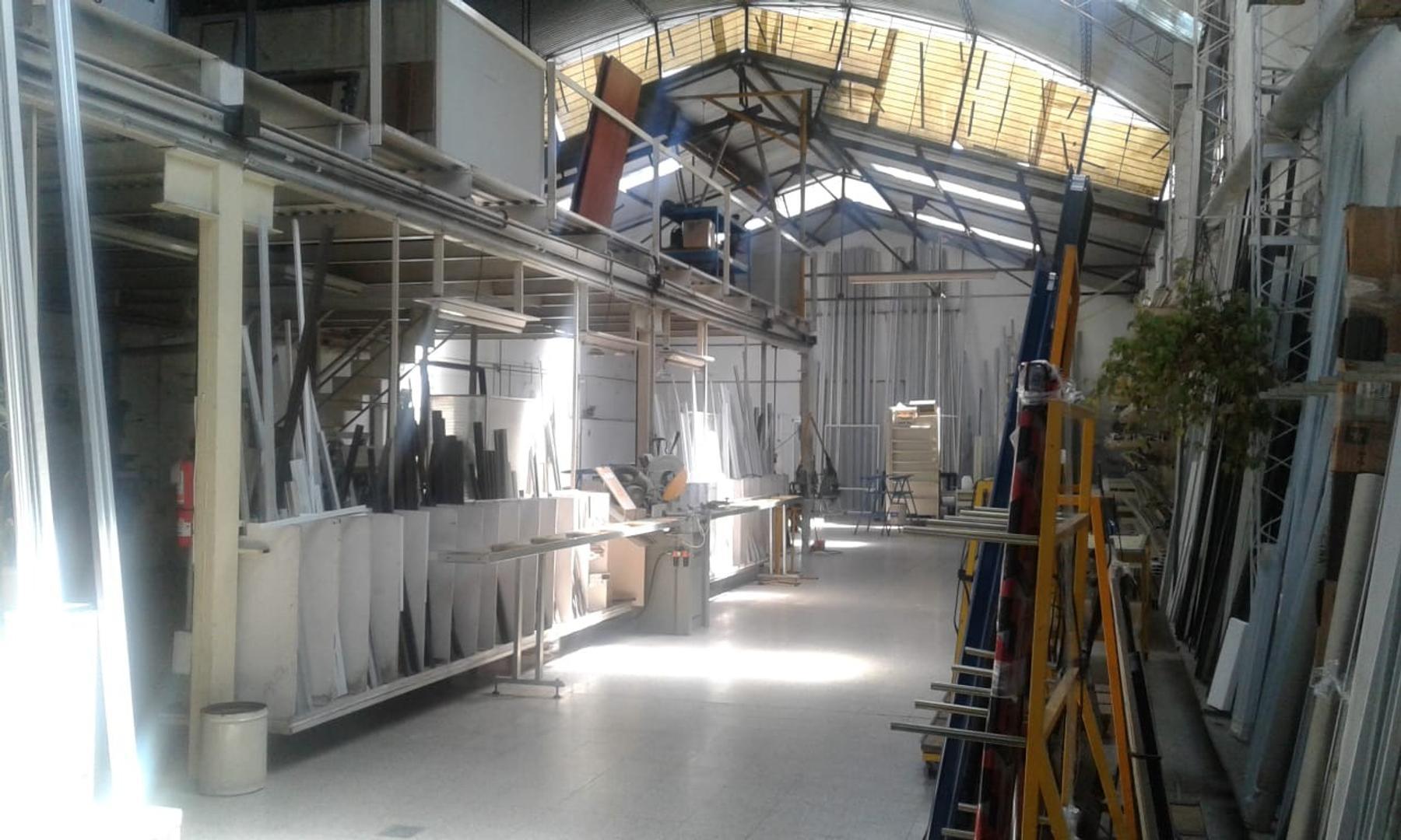 B° Pueyrredón P. Luis Monti 2400 Galpón + oficinas Rec menor