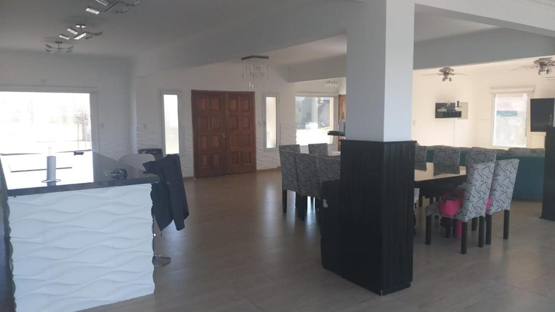 Casa en Venta con 5 cocheras