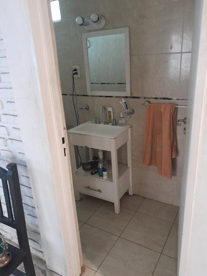 Casa 2 ambientes con 2 baños