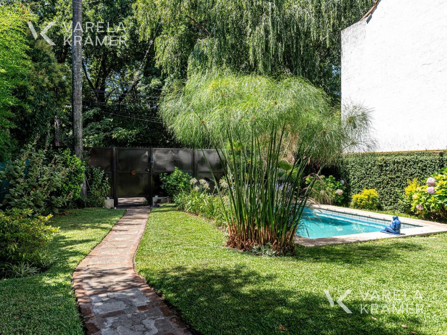 Casa 4 ambientes con 2 baños