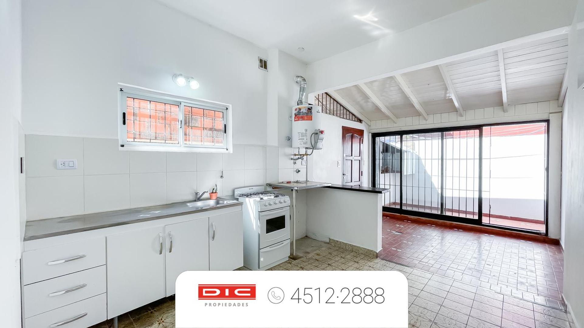 Casa 2 dormitorios Venta - Mart.-Fleming/Panam.