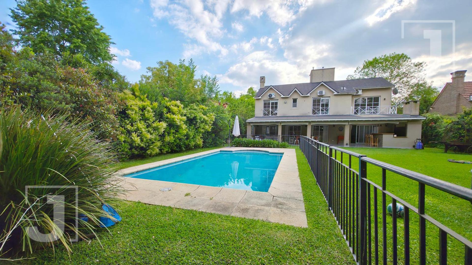 Casa de 4 dormitorios con pileta en Club de Campo Pueyrredón | 843 m² de lote