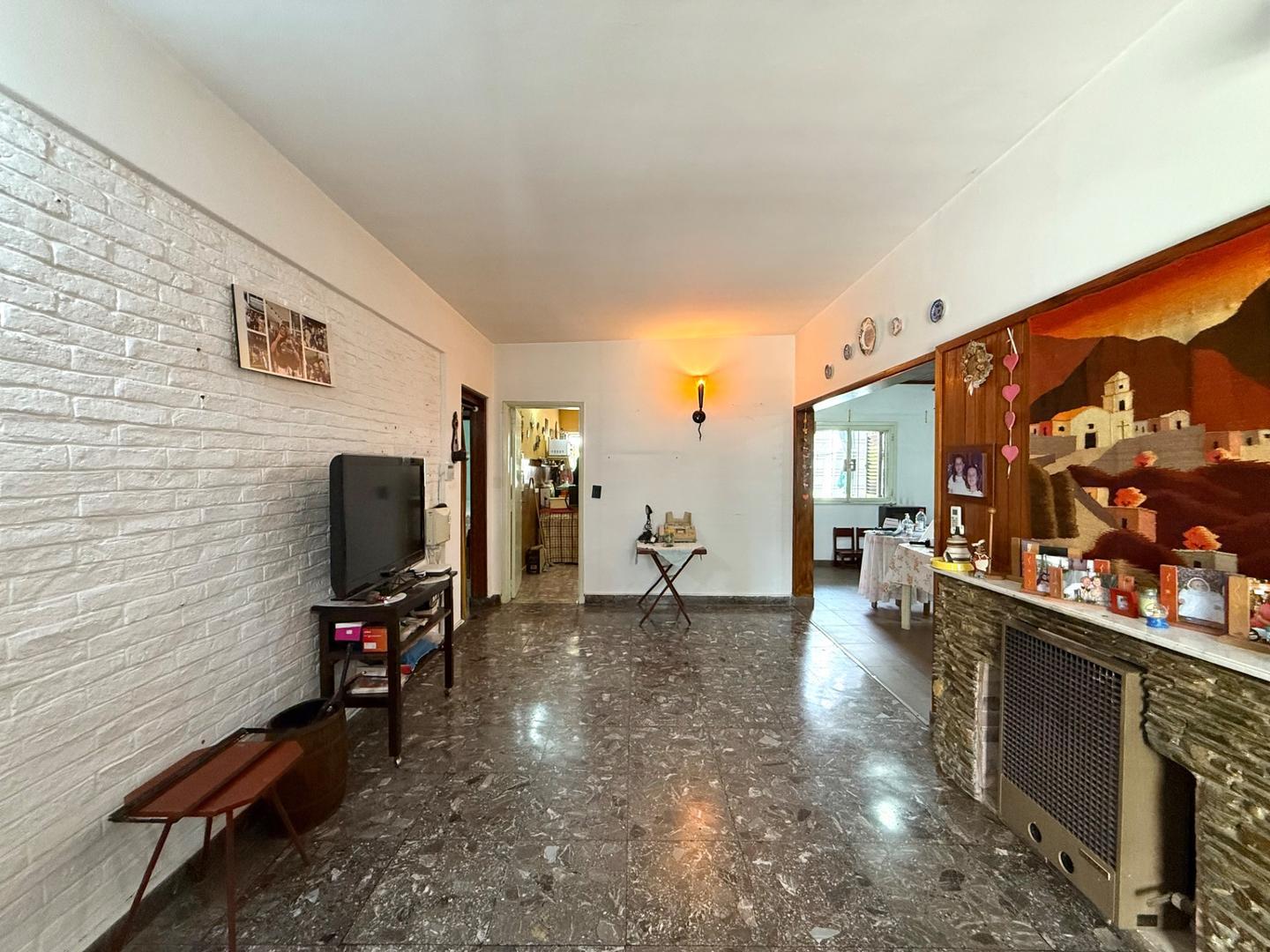 Casa 3 ambientes con 1 baño