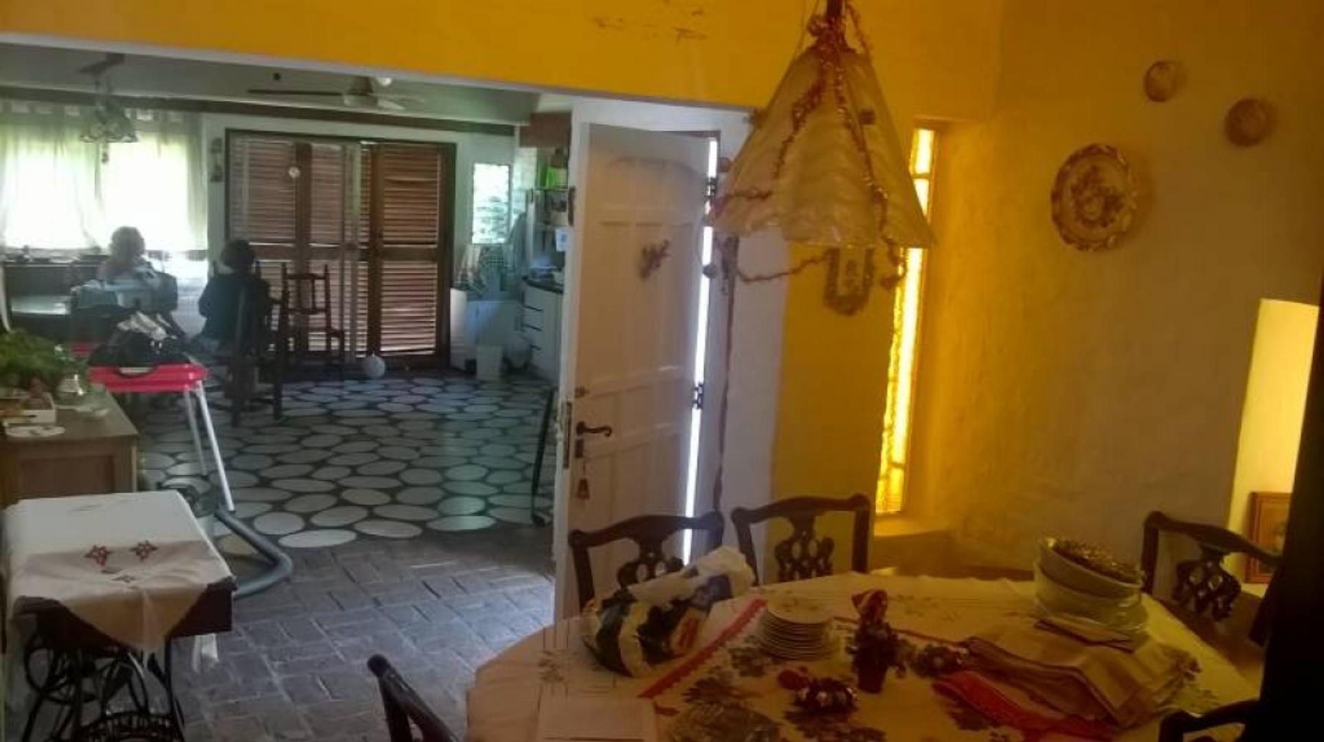 Casa Barrio Parque Robles del Monarca c pileta gran arboleda