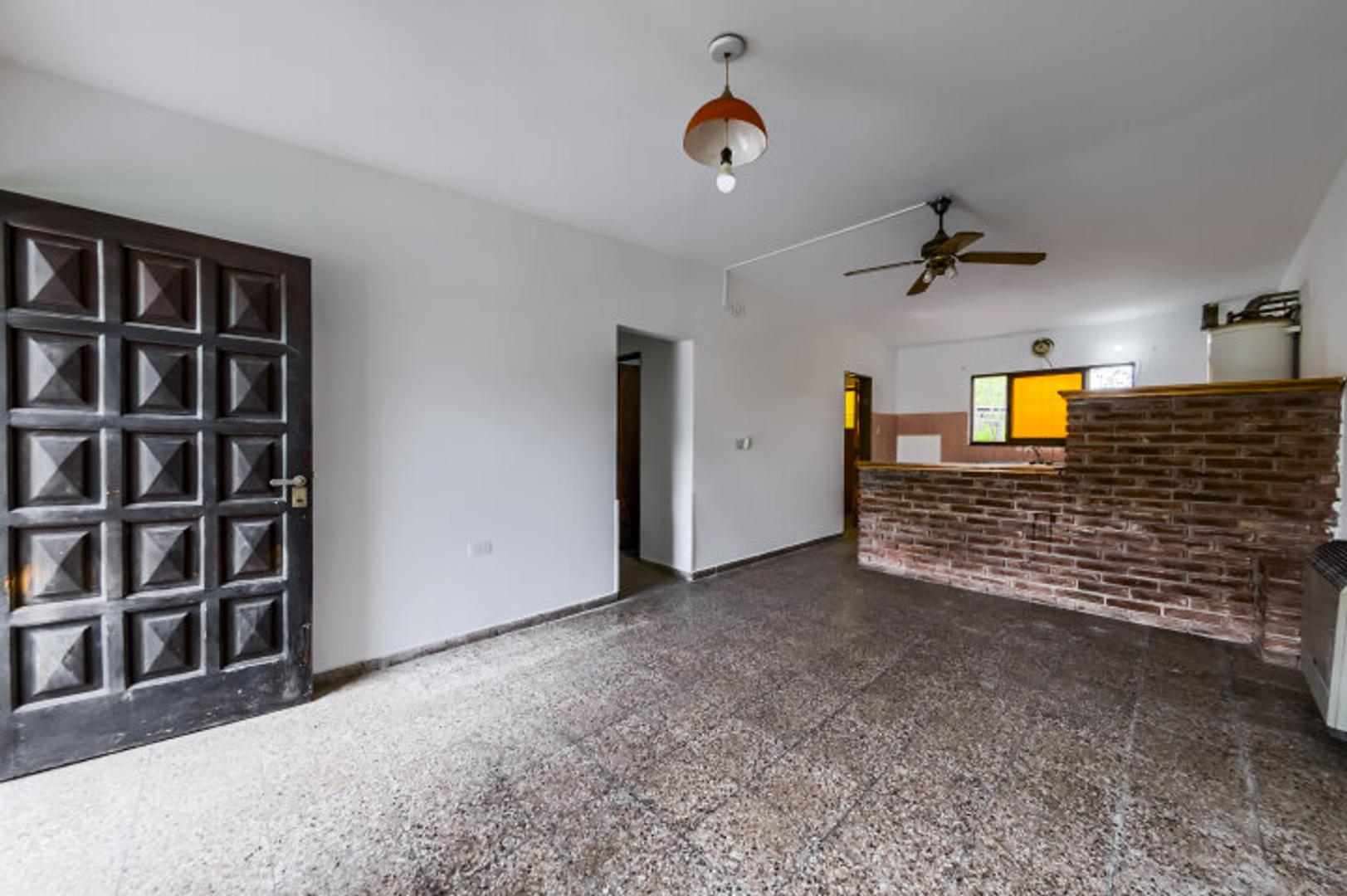 VENTA CASA en Villa Carlos Paz, 4 dormitorios, QUINCHO Y JARDÍN