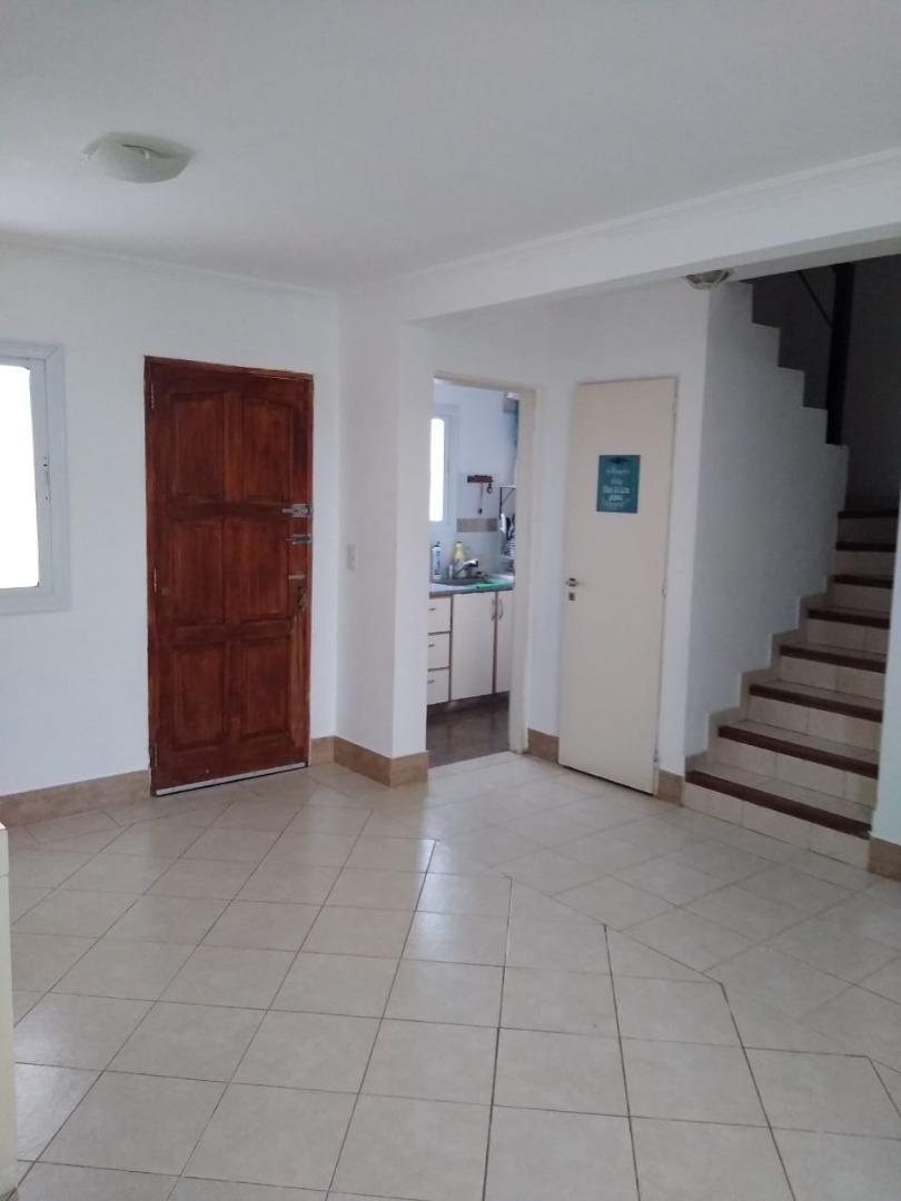VENTA DUPLEX 3 AMBIENTES A RECICLAR CON COCHERA EN ESCOBAR