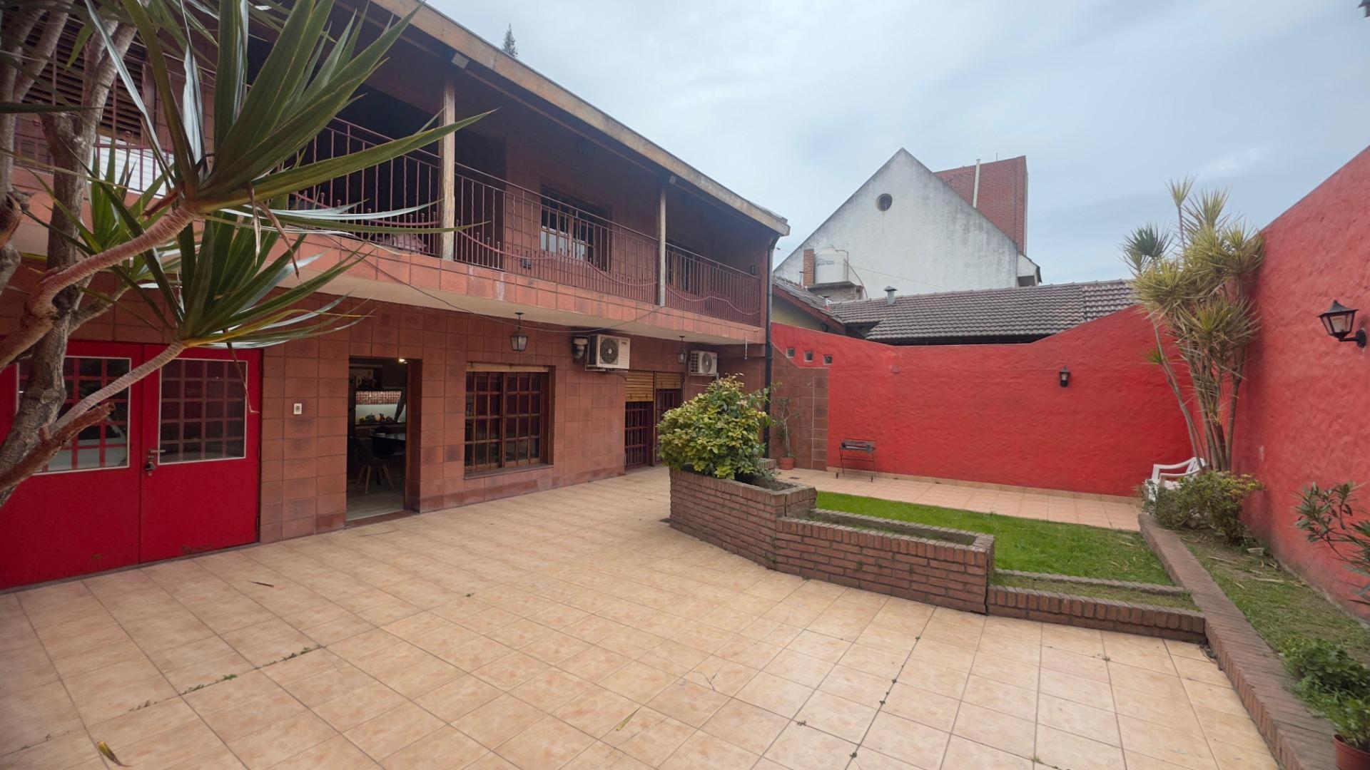 CASA 4 AMBIENTES A EN VENTA VILLA LUZURIAGA APTO CREDITO