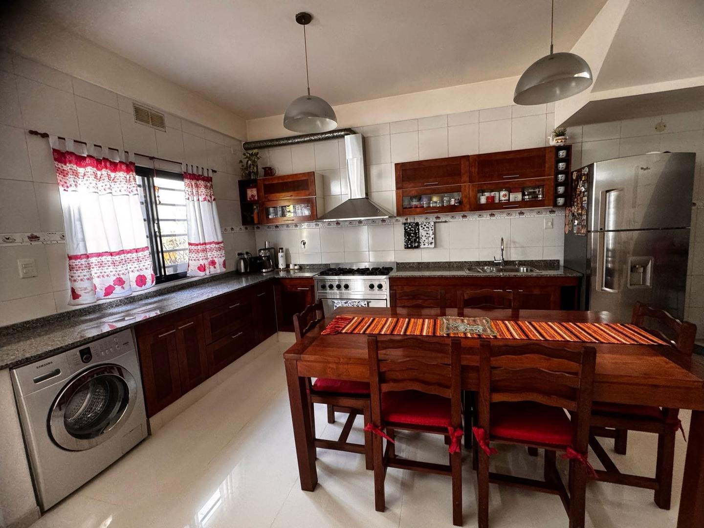 Depto Tipo Casa 4 ambientes con 2 baños