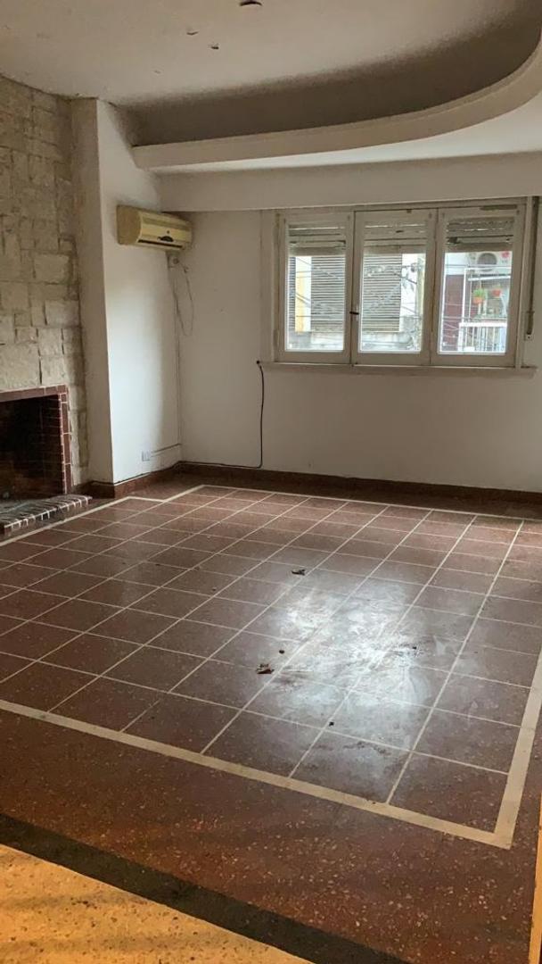 Departamento tipo PH en primer piso al frente