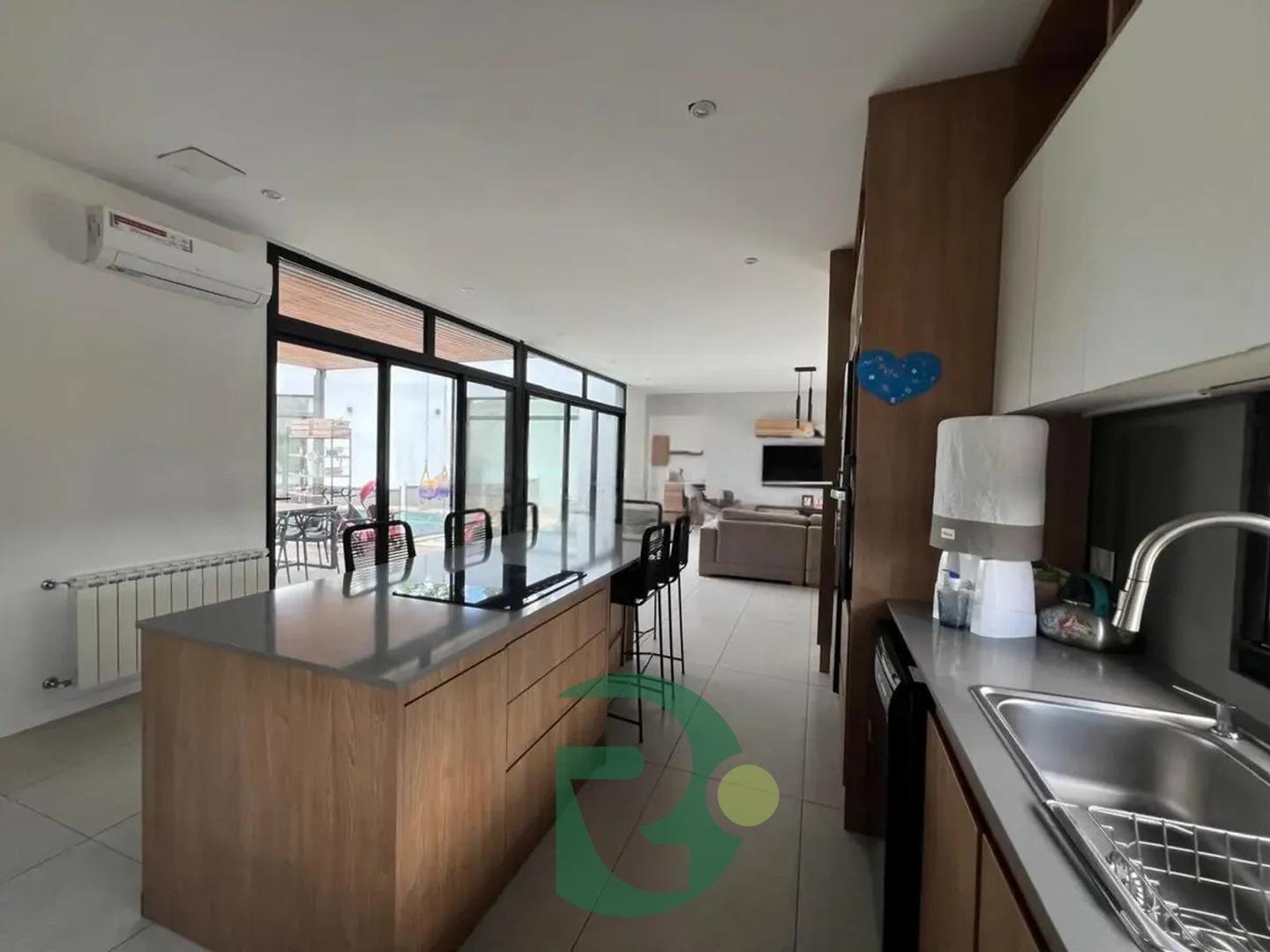 Casa 4 ambientes con 3 baños