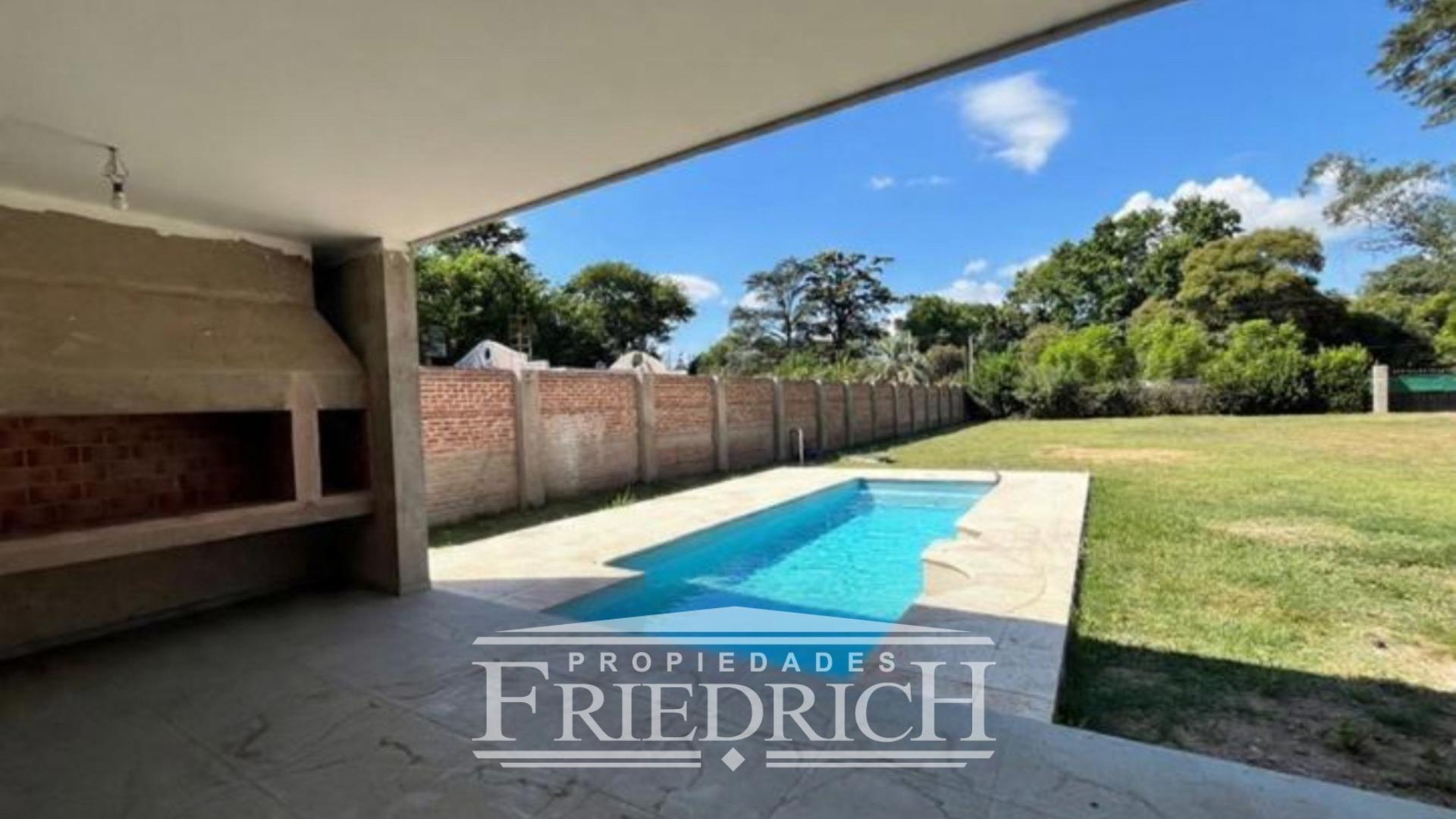 Casa 5 ambientes con 4 baños