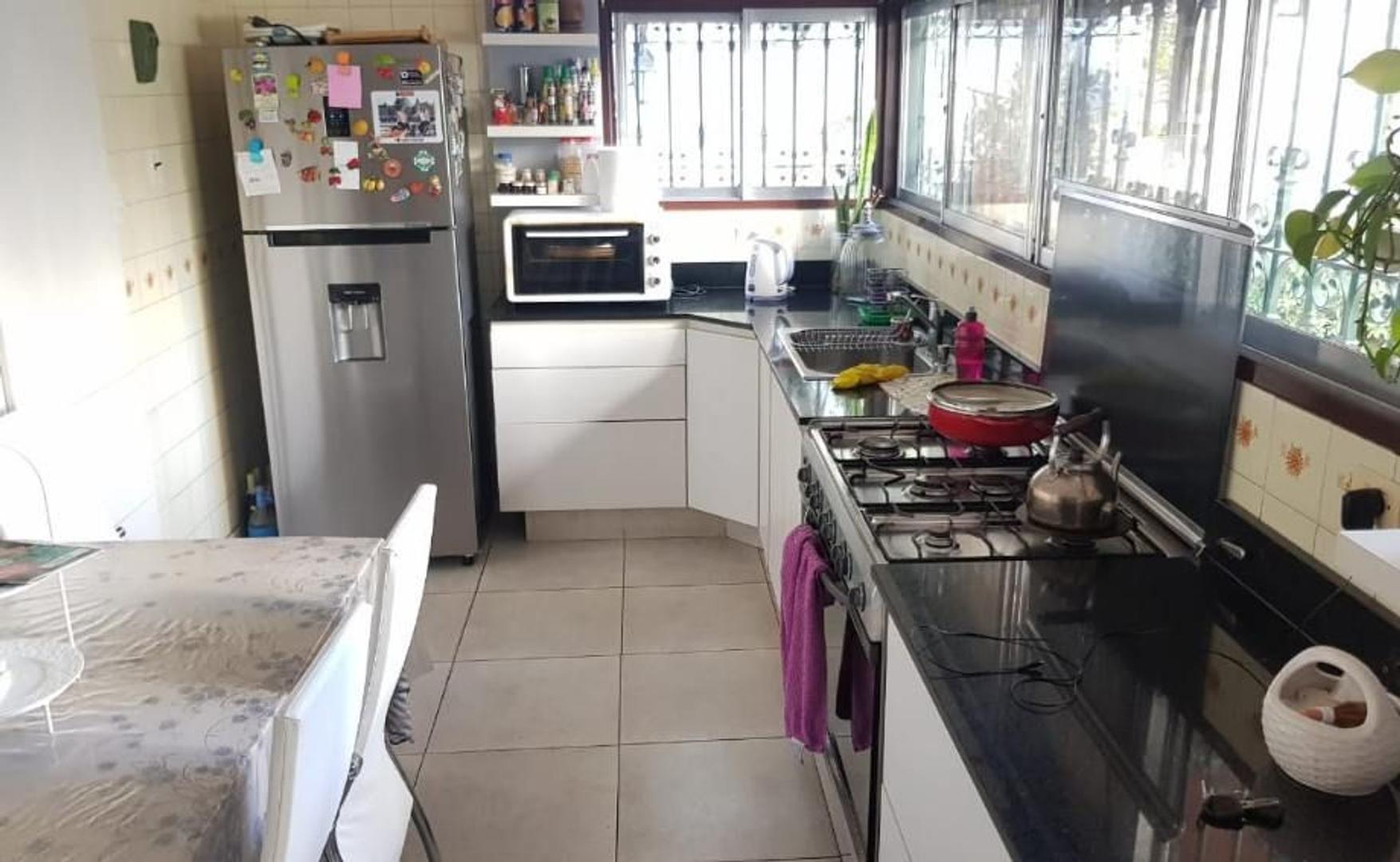 Casa en Venta con 3 cocheras