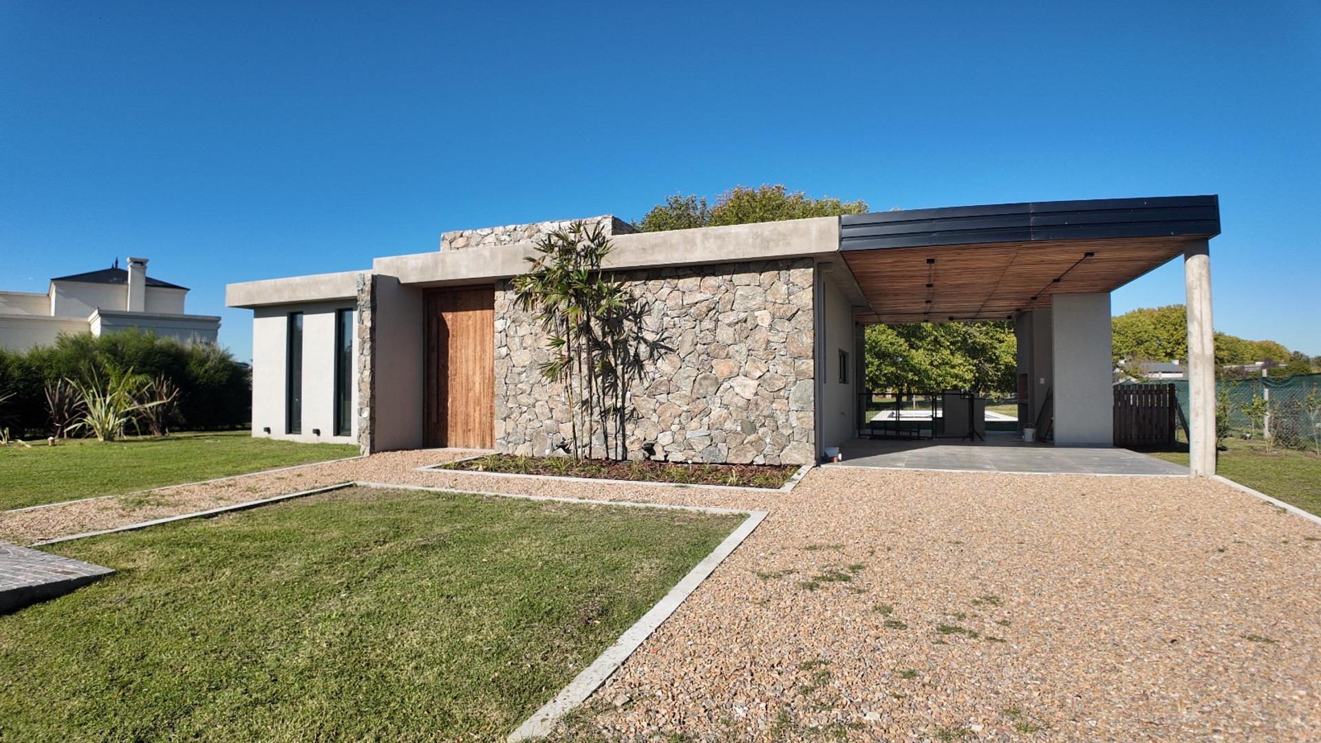 CASA 3 DORMS EN HARAS SAN PABLO EN LOTE INTERNO