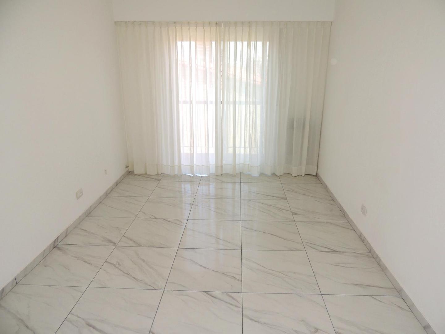 Amplio departamento 2 ambientes completamente reciclado con balcón, Saavedra. E-FURIO.