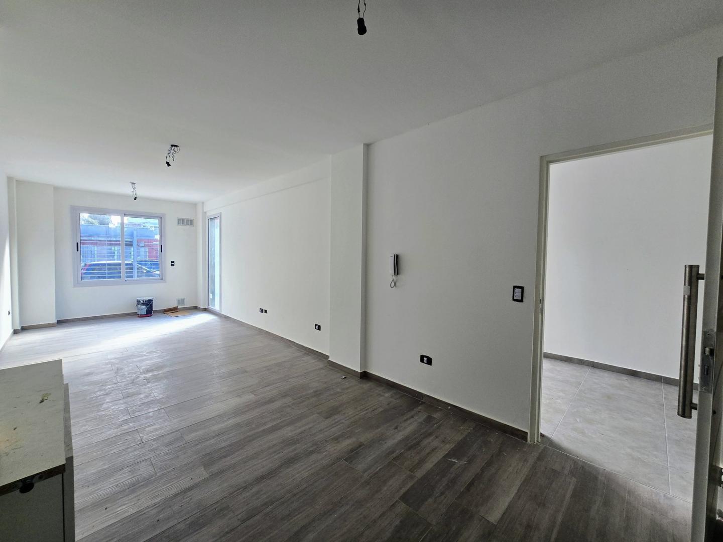 America 833 , Piso PB