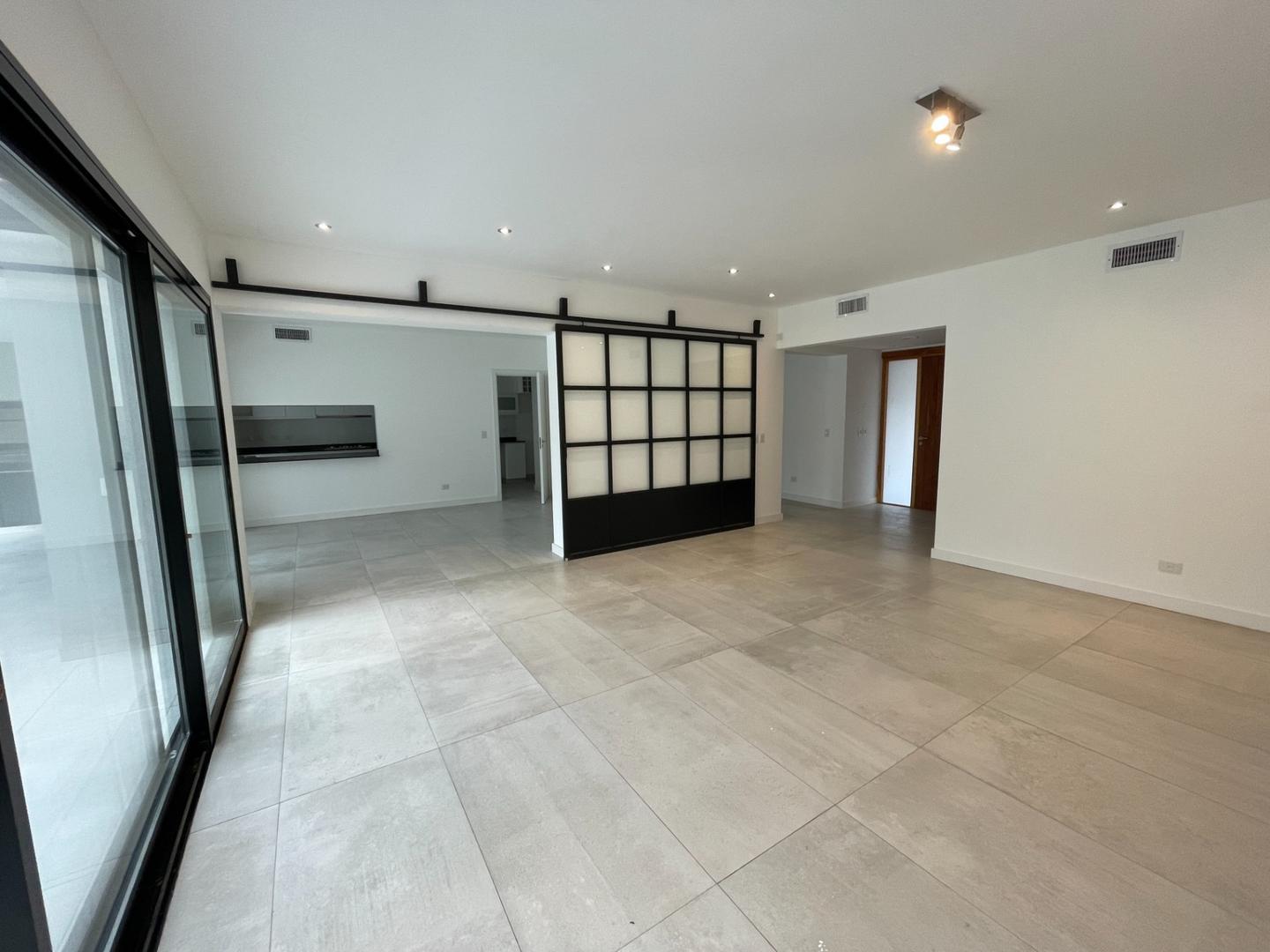 Casa en Alquiler en Acassuso Libertador  /  Solis, USD 5.900