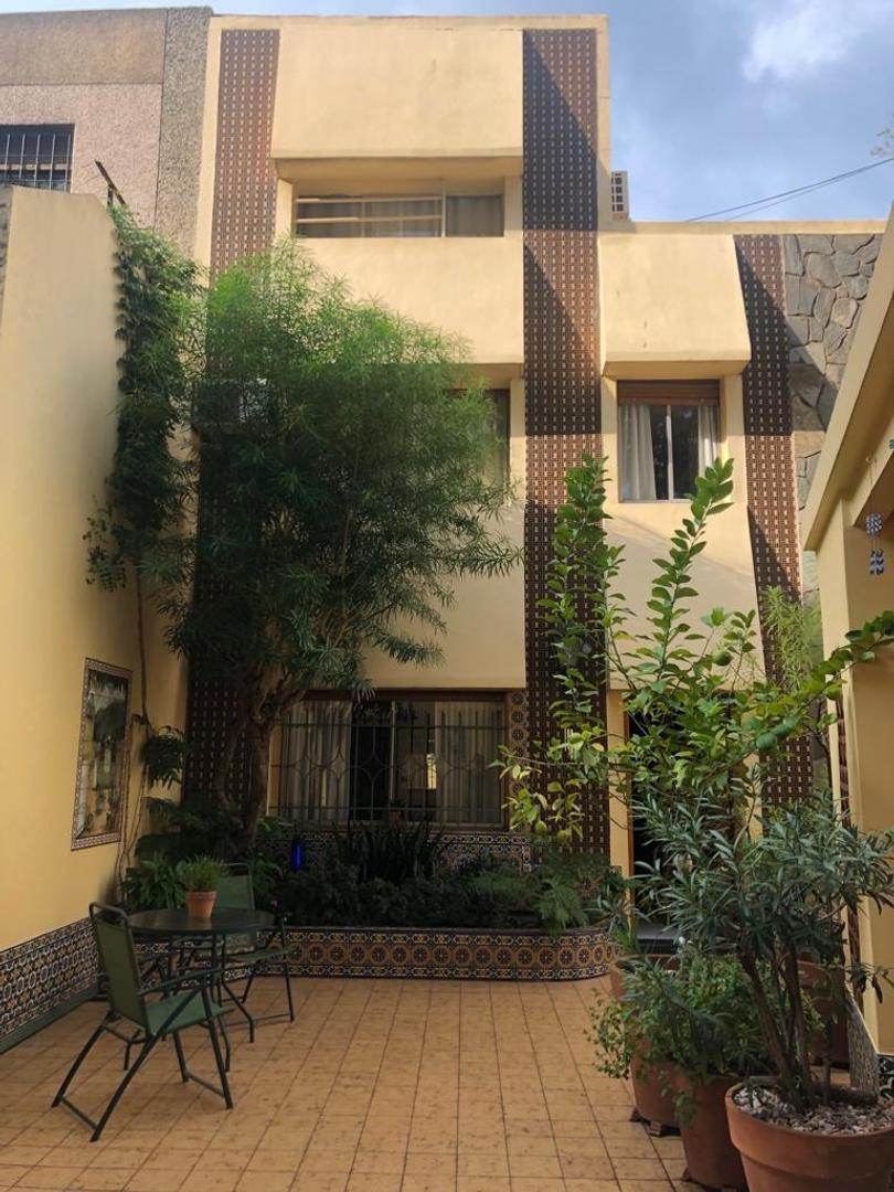 Venta Casa 4 ambientes - FLORES